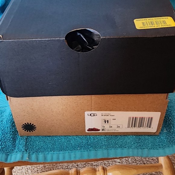 NEW IN BOX!! Men\'s Red UGG SPORT YEAH Sandals, Size 11